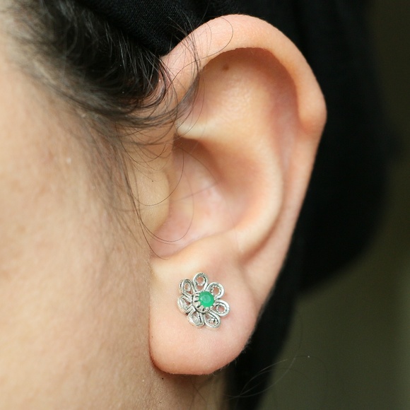 Sterling Silver Green jade stone Floral earrings - Picture 3 of 8